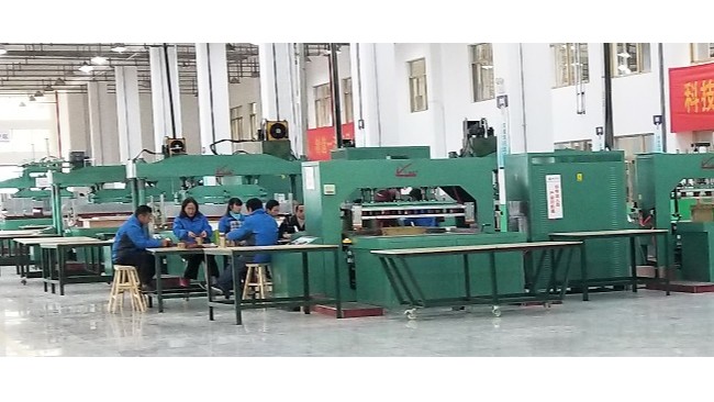 高周波焊接機比傳統的熱合機有什么優勢？